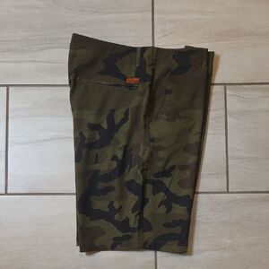 DIXXON Camouflage Flat Front Men's Casual Shorts Size 36 Waist Athleticwear NWOT